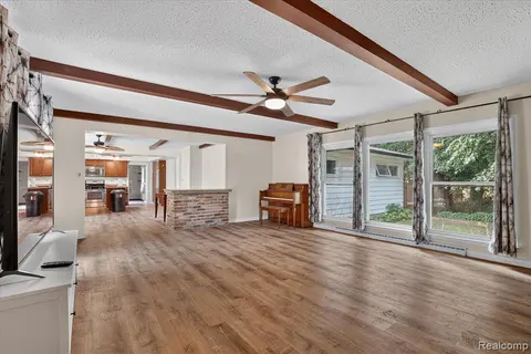 9457 Sheridan Road, Burt MI 48417 2167 photo 4