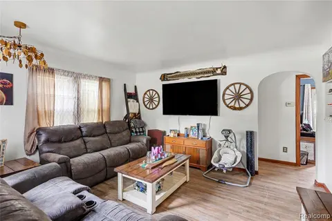 3222 Osler Court, Saginaw MI 48602 3219 photo 4