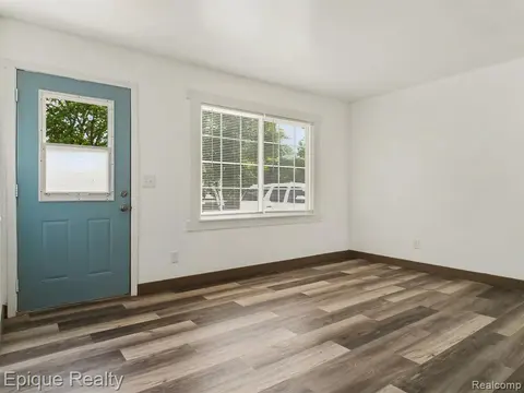 2789 Wellesley Drive, Saginaw MI 48603 2940 photo 3