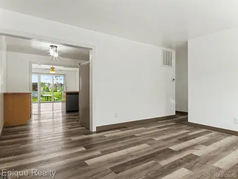 2789 Wellesley Drive, Saginaw MI 48603 2940 photo 4