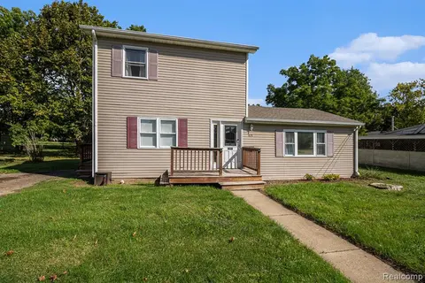 415 E Oliver Street, Corunna MI 48817 1766 photo 2
