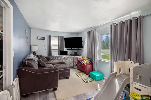 415 E Oliver Street, Corunna MI 48817 1766 photo 5