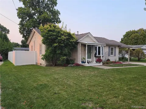 829 E Exchange Street, Owosso MI 48867 3213 photo 3