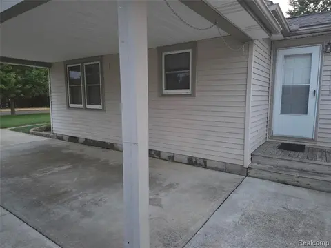 829 E Exchange Street, Owosso MI 48867 3213 photo 4