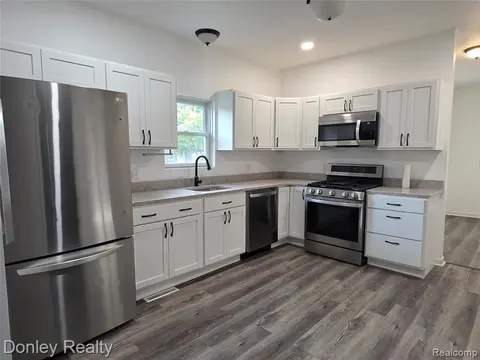 6405 3rd Street, Cass City MI 48726 1432 photo 2