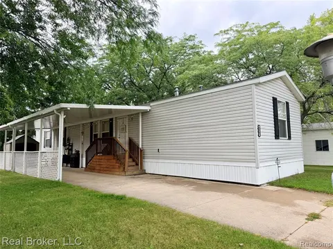 4567 Ashwood, Saginaw MI 48603 manufactured home for sale