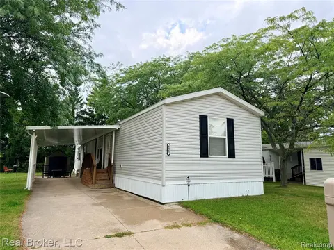 4567 Ashwood, Saginaw MI 48603 photo 2