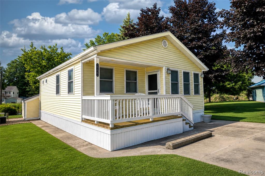 7122 Ben Franklin Drive, Lexington MI 48450 9247 photo 1