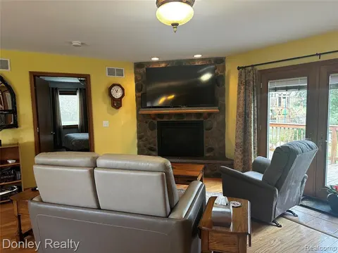 4528 W Sanilac Road, Snover MI 48472 9705 photo 2