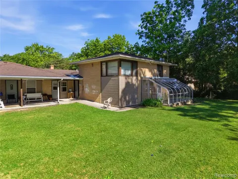 1690 N Center Road, Saginaw MI 48638 5569 photo 5