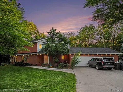 6003 Evergreen Street, Midland MI 48642 7190 photo 2