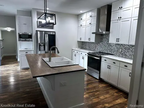 140 W Jefferson Street, Frankenmuth MI 48734 1804 photo 3