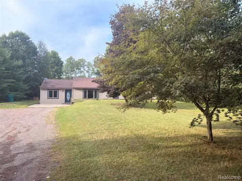 1452 W Isabella Road, Midland MI 48640 9113 photo 2