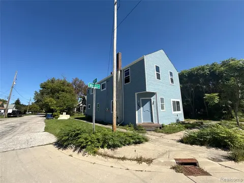 346 Weiss Street, Saginaw MI 48604 2449 photo 3
