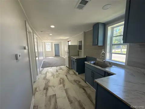 346 Weiss Street, Saginaw MI 48604 2449 photo 4