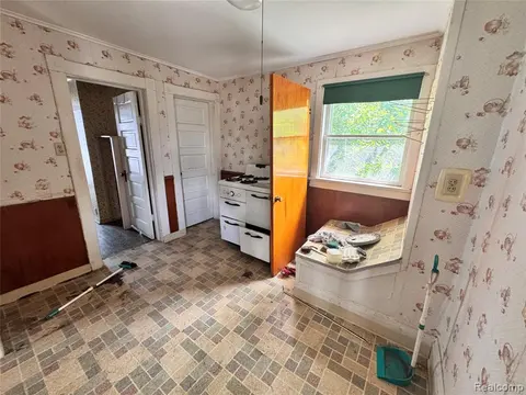 414 S Bates Street, Saginaw MI 48602 2530 photo 3