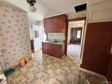 414 S Bates Street, Saginaw MI 48602 2530 photo 4