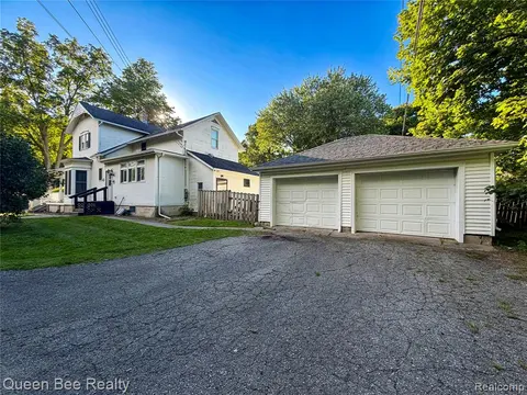 320 W Bush Street, Caro MI 48723 1514 photo 2