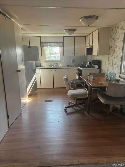 4936 S Walnut Street, Beaverton MI 48612 8885 photo 2