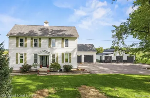 5750 Maple Road, Frankenmuth MI 48734 9716 photo 2