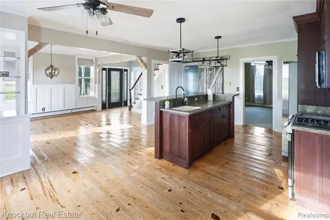 5750 Maple Road, Frankenmuth MI 48734 9716 photo 4