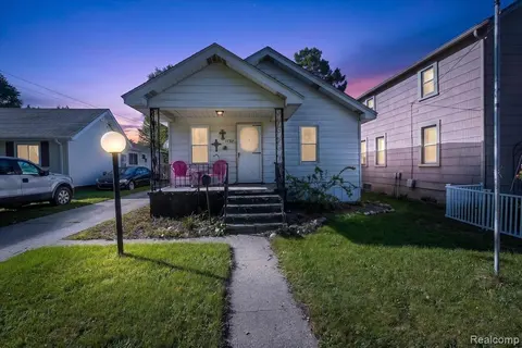 1737 Kollen Street, Saginaw MI 48602 2602 home for sale
