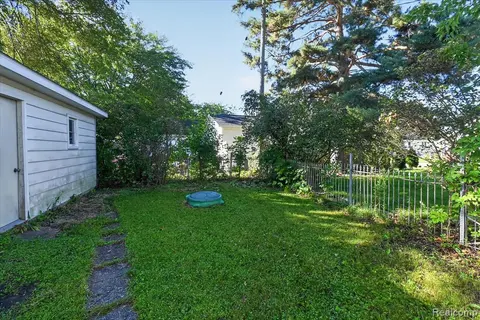 1737 Kollen Street, Saginaw MI 48602 2602 photo 3