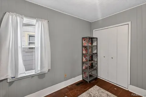 1737 Kollen Street, Saginaw MI 48602 2602 photo 4