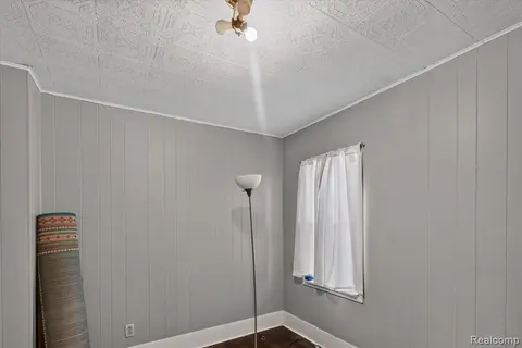 1737 Kollen Street, Saginaw MI 48602 2602 photo 5