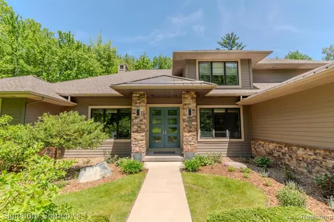 3479 E Shady Ridge Lane, Midland MI 48642 7240 photo 2