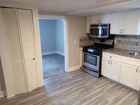2224 W Isabella Road, Midland MI 48640 9180 photo 5