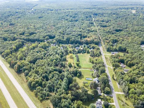2140 N 5 Mile Rd, Midland MI 48642 9447 photo 3
