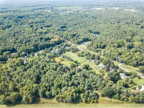 2140 N 5 Mile Rd, Midland MI 48642 9447 photo 4