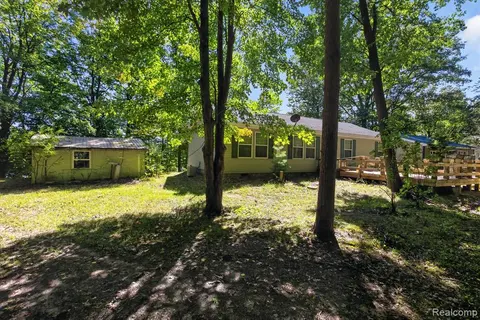 5994 N Lake Sanford Road, Sanford MI 48657 9339 photo 4