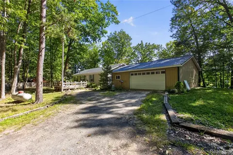 5994 N Lake Sanford Road, Sanford MI 48657 9339 photo 5