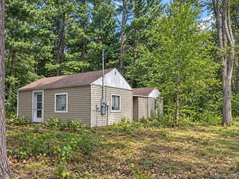 1277 East Avenue, Harrison MI 48625 8828 photo 3