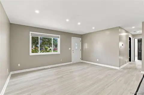635 S 31st Street, Saginaw MI 48601 6553 photo 4