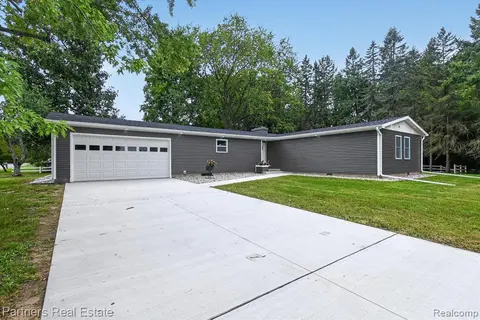 204 Greenfield Drive, Mount Pleasant MI 48858 2946 photo 2