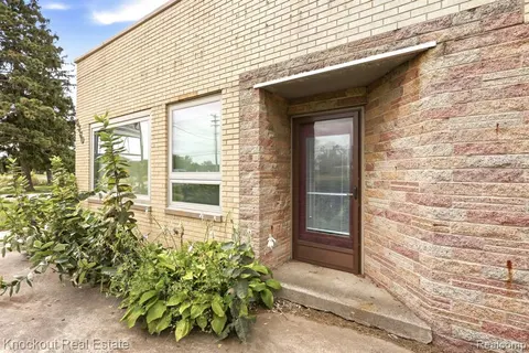5360 Dixie Highway, Saginaw MI 48601 5576 photo 3