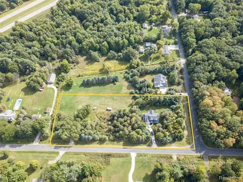2140 North 5 Mile Road, Midland MI 48642 9447 photo 2