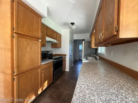 1670 S Poseyville Road, Midland MI 48640 8547 photo 5