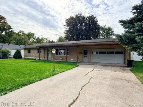 211 Shepard Street, Saginaw MI 48604 1224 photo 2
