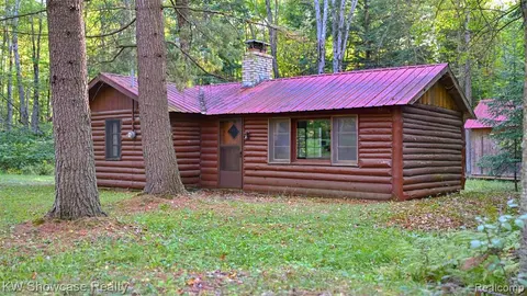 7745 Alpine Drive, Harrison MI 48625 8672 photo 3