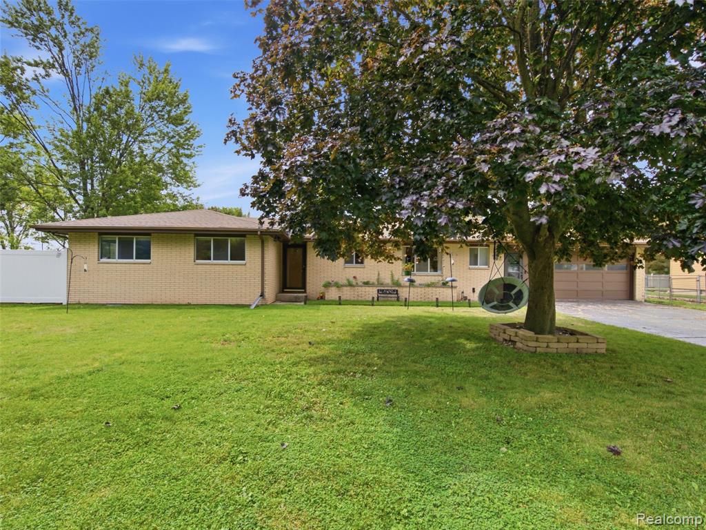 2714 Fairfield Drive, Bay City MI 48706 3055 photo 1