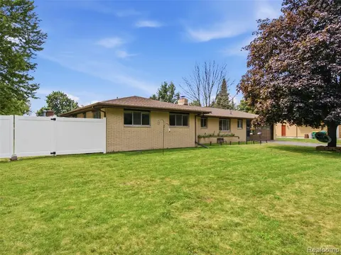 2714 Fairfield Drive, Bay City MI 48706 3055 photo 2