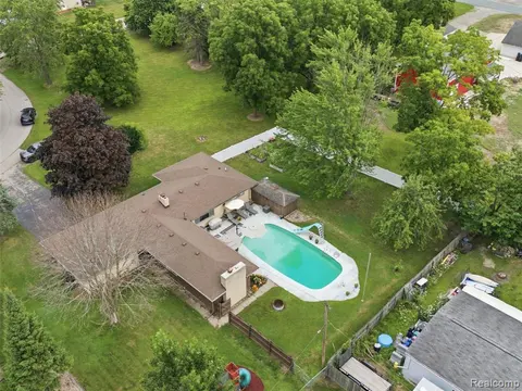 2714 Fairfield Drive, Bay City MI 48706 3055 photo 4