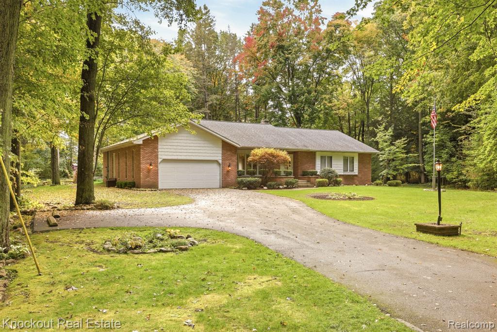 1166 E Phillips Court, Midland MI 48640 8612 photo 1