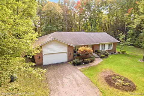 1166 E Phillips Court, Midland MI 48640 8612 photo 4