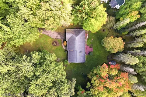 1166 E Phillips Court, Midland MI 48640 8612 photo 5