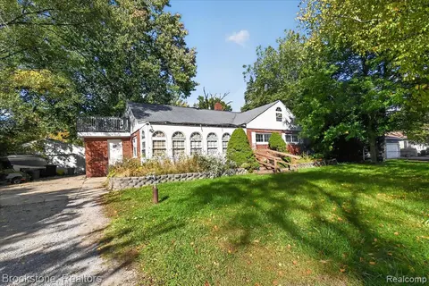 1120 Schust Road, Saginaw MI 48604 1027 photo 2